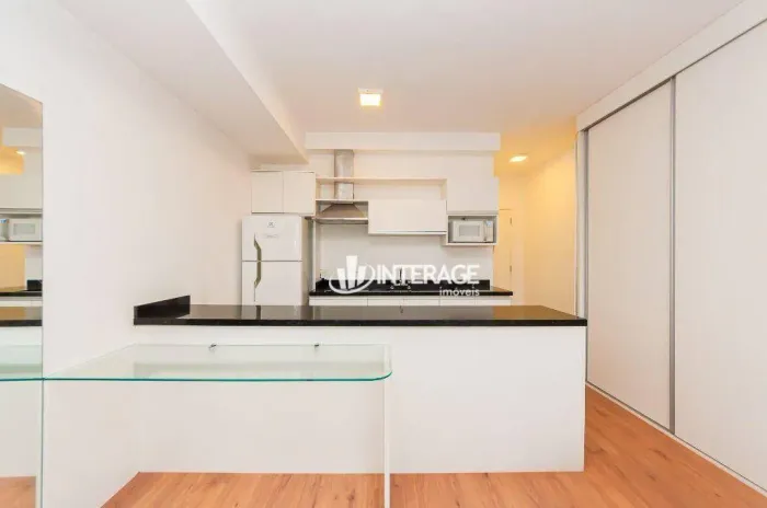 Studio com 1 quarto para alugar, 32 m² por R$ 2.538/mês - Centro - Curitiba/PR