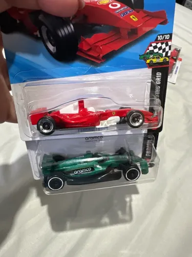 Hotwheels Fórmula one - Ferrai F2004/ Aston Martin