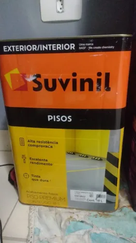 Vendo tinta rende cobre muito e tinta piso lacradas