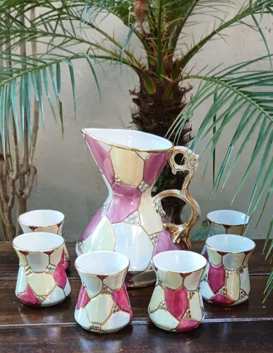 Jarra com 6 copos da marca Santa Terezinha . ANOS 60