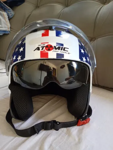 Vendo capacete aberto com óculos n°56 sem arranhão e nem um rasgado