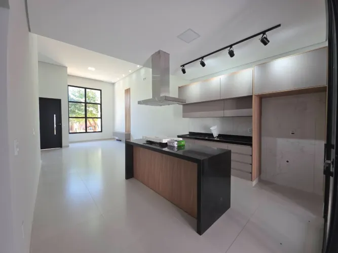 Casa em Condomínio à Venda em Hortolândia-SP - 3 Quartos, 1 Suíte, 2 Salas, 2 Banheiros, 4