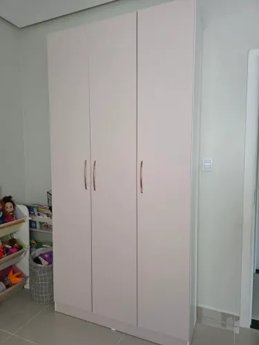 Guarda roupas infantil rosa