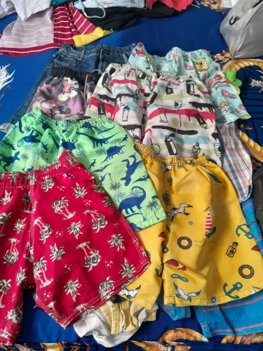 Camisas e shortes veste de 5 a 9 anos dependendo da crianca