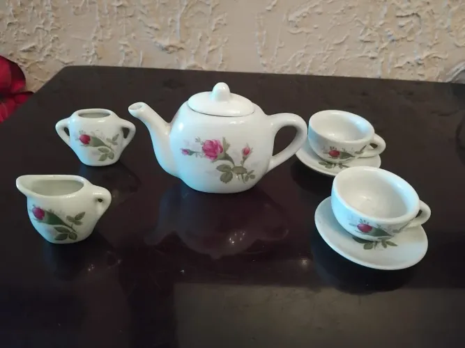 Jogo de chá de porcelana miniatura ( ler a descrição)