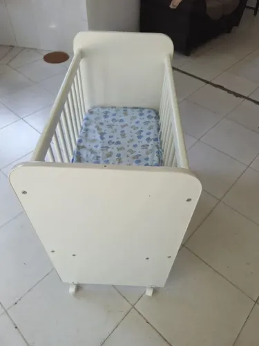 Berço semi- novo, pouco usado 