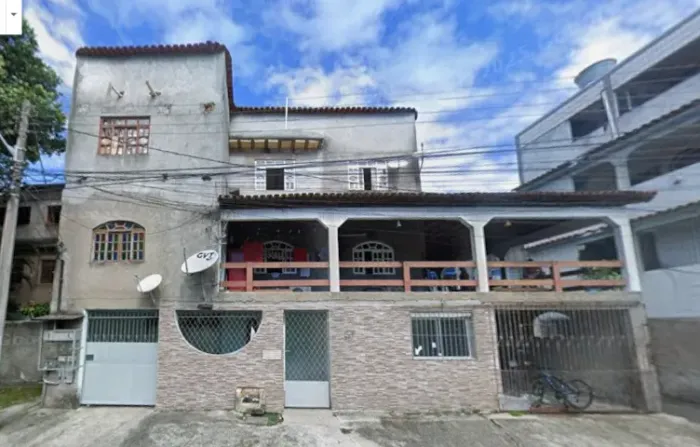 Casa em Joana Darc, com 3 andares, com entradas individuais (juntos ou separados)