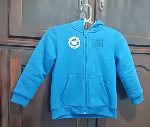 Jaqueta infantil tamanho 6 anos em perfeito estado cor azul bem forrada