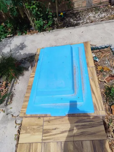 Casa de máquina de piscina em fibra de vidro, com tampa.