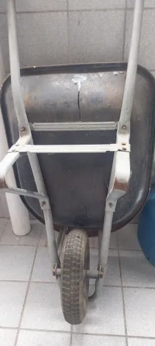 Vendo carro de mão tramontina não faço entrega  retirada no local