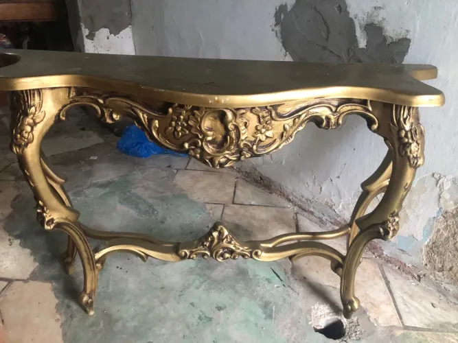 Aparador Dourado de Resina Feito à mão