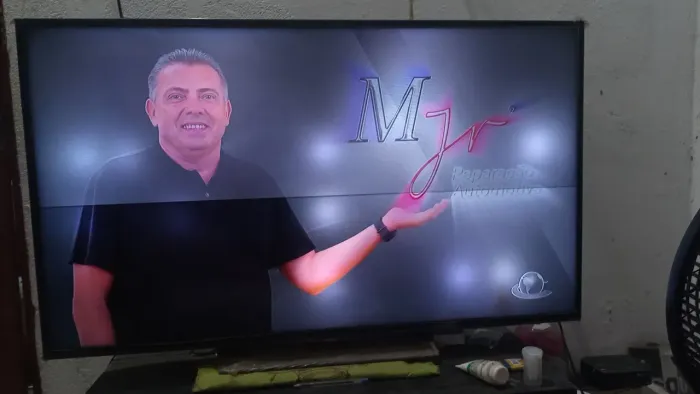 Tv Samsung 48 polegadas, com detalhes de sombra na tela LED