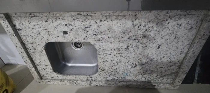 VENDO pedra de granito com cuba inox embutida
