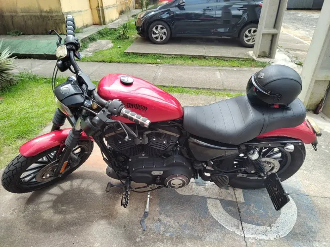 MOTO HARLEY-DAVIDSON XL IRON 883 R