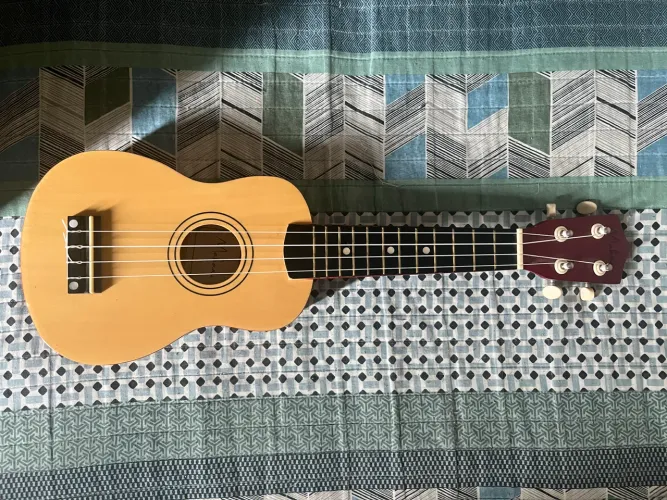UKULELE MAKANU