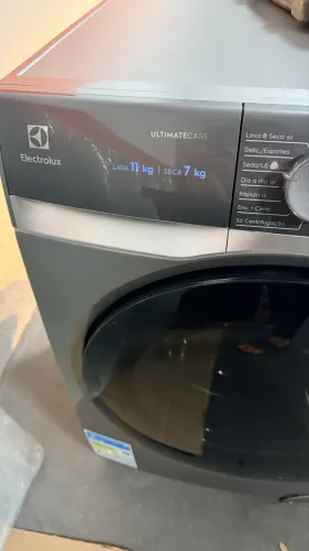 Máquina lava e seca Eletrolux