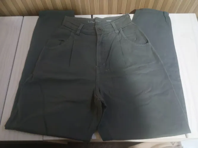 Calça jeans verde musgo, Tam.34, sem Lycra.