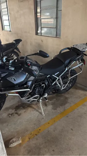 Moto Tiger 900 GT PRO com apenas 1500km