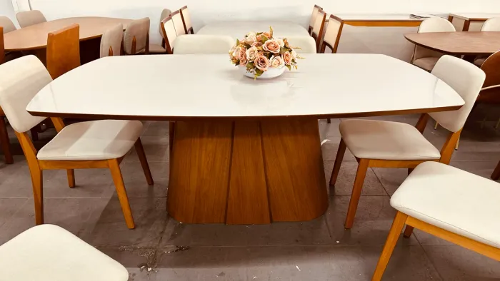 Mesa nova de madeira