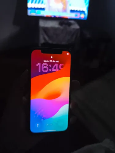 iPhone 12 Sou do Guarujá não entrego está trincado a traseira e a frente mais não trava