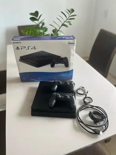 PlayStation 4 + 2 Controles ? Ótimo estado