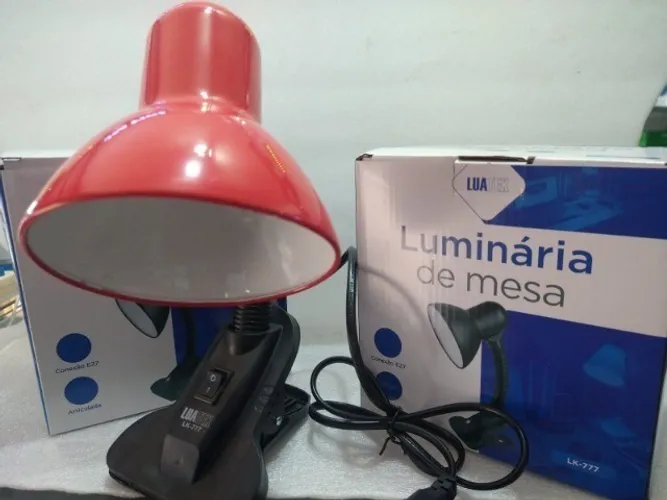 Luminária de mesa com garra Lk-777