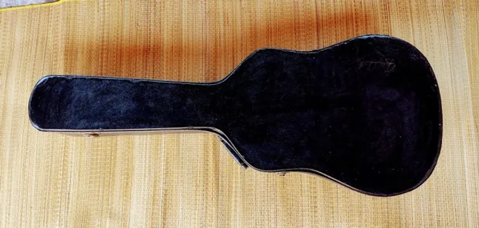 Case Guild americano original trouxe de Memphis.
