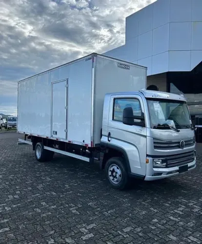 Caminhão VW Delivery 11.180 Baú 2022