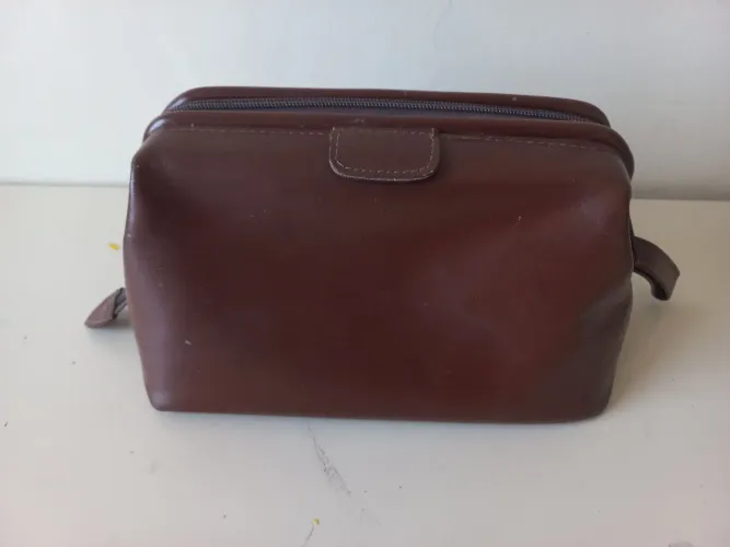 Necessaire de Couro Legítimo Marrom