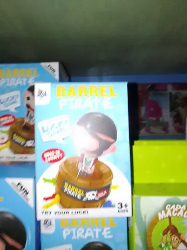Jogo de Tabuleiro Barrel Pirate - Diversão Garantida!