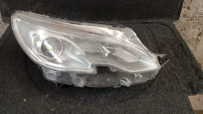 FAROL PEUGEOT 2008 17/20