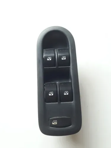 Renault Sandero/Logan/Duster 2013 - Comandos dos vidros elétricos original.