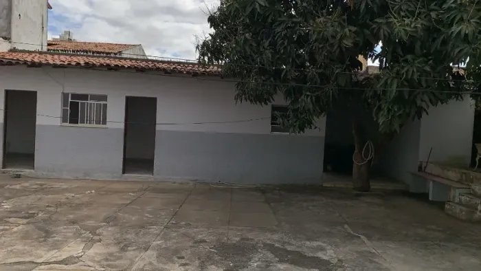 Vendo área com 882,85m² no centro de Vitória da Conquista - Bahia