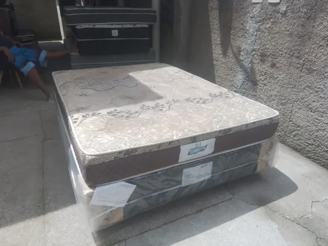 Vendo cama Box de casal colchão de molas gazin