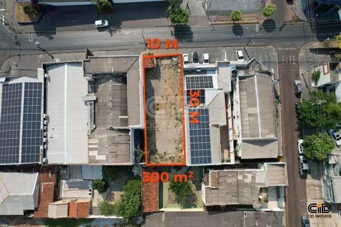 Terreno com 300 m² próximo à Av. Isaac Póvoas