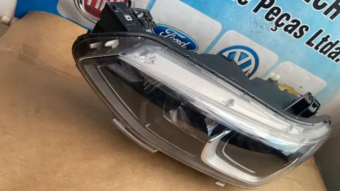 Farol lado esquerdo  xenon tracker lt 2018 a 2022 