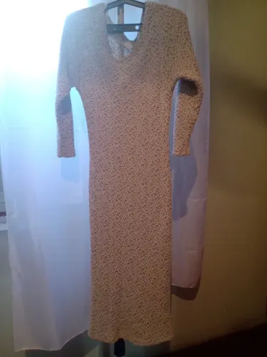 Vestido de renda comprimento midi na cor nude tamanho P - Não é forrado
