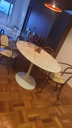 Mesa saarinen em mármore Carrara