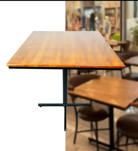 Mesa modelo industrial, tampo de madeira 80 x 80 cm
