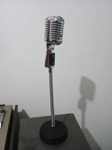 Pedestal para microfone estilo vintage saty
