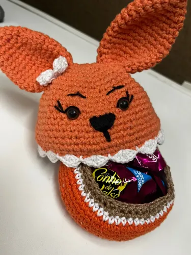 Porta Chocolates em Crochê Coelho Laranja 
