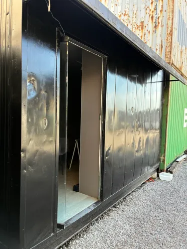 Escritório com móveis , container em palhoça 44,25
