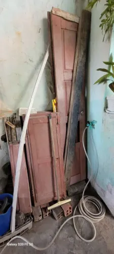 02 janelas e uma porta de 2 bandas em jacaranda intacta.