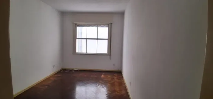 ALUGA-SE APARTAMENTO ESPAÇOSO EM COPACABANA 2 QUARTOS | 90M² | EXCELENTE LOCALIZAÇÃO