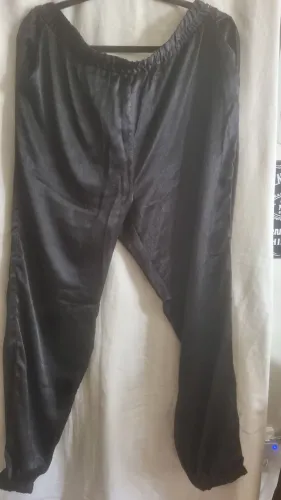 Calça preta de cetim 46
