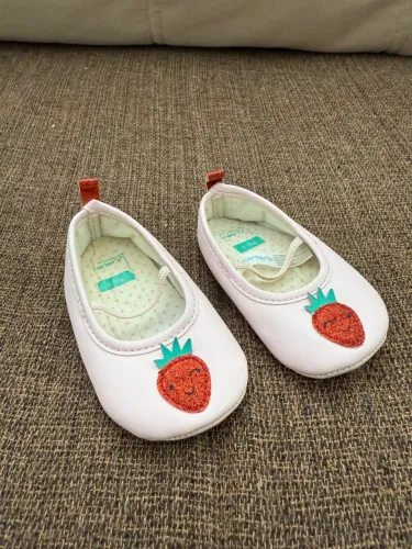 Sapatos para menina em excelente estado
