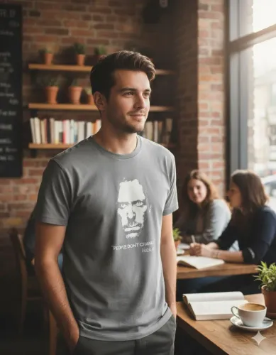 Camiseta tam M grande na cor da segunda foto como Nova 
