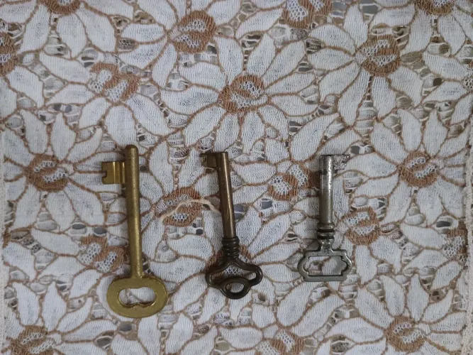 Chaves antigas diversas.