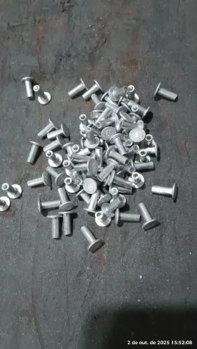 Rebites tubulares em aluminio