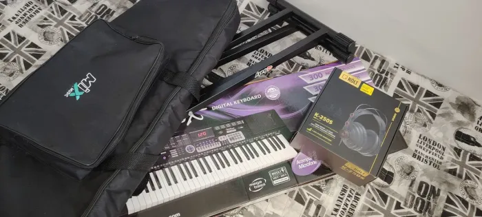 Teclado Musical Woldman com Acessórios - Novo!